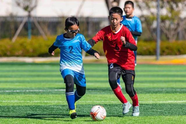 体育报：莱万5场进1球 巴萨管理认为应引进新中锋